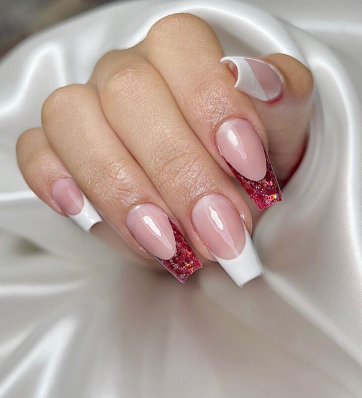 unhas encapsuladas com glitter 48