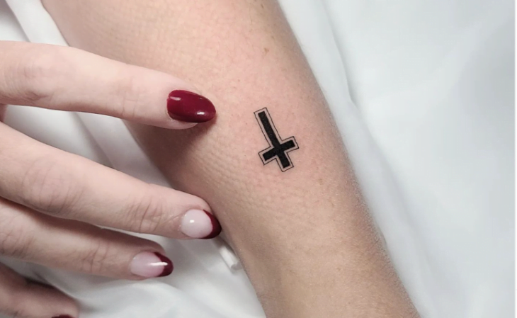 tatuagem de cruz 89