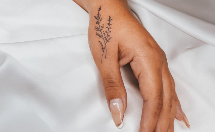 tatuagem feminina no braço 130