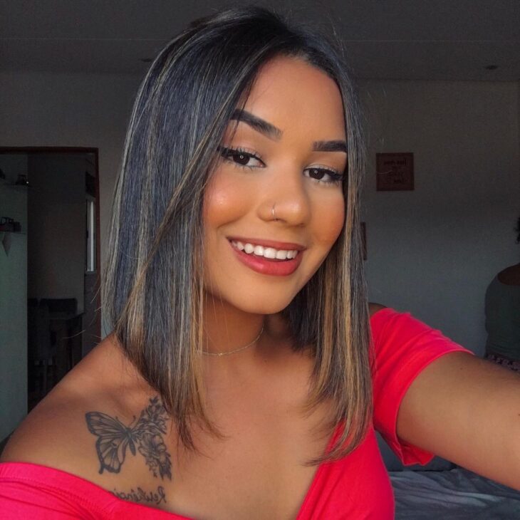 morena iluminada em cabelo liso 62