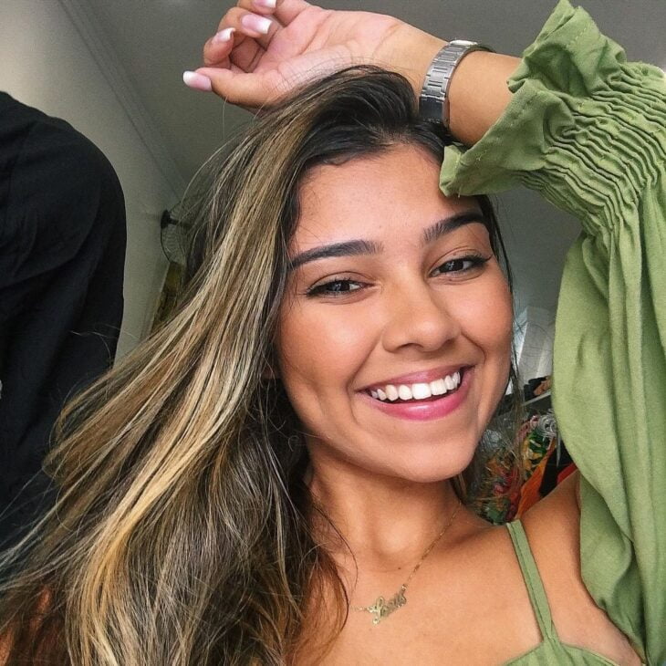 morena iluminada em cabelo liso 46