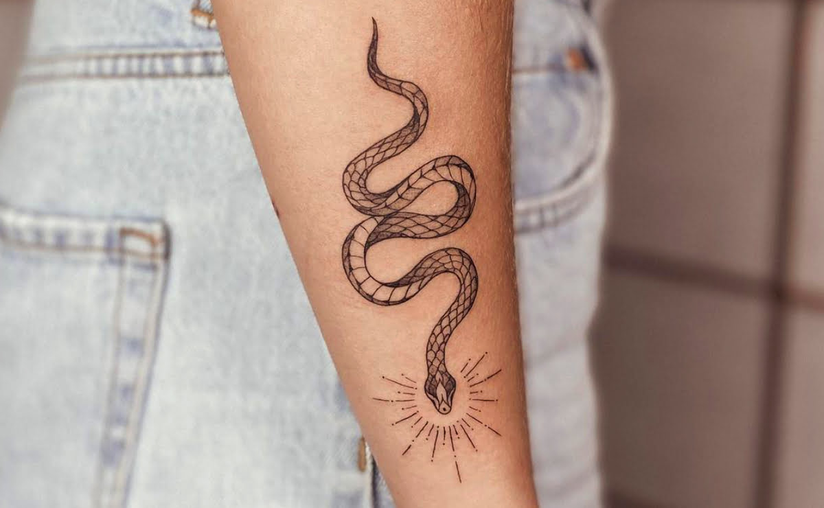Tatuagem de cobra: demonstre força, coragem e renascimento na sua pele