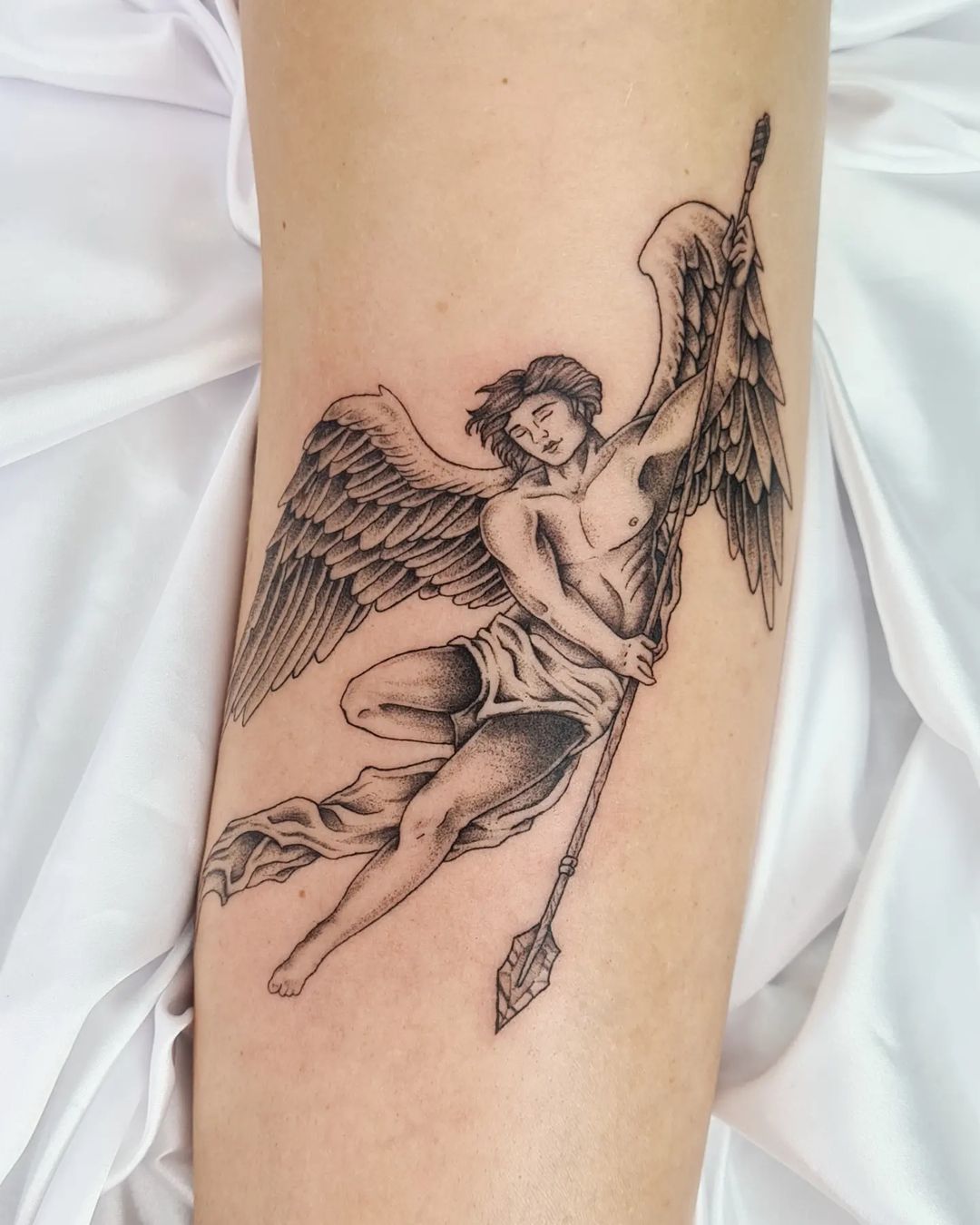 Tatuagem de anjo: 50 ideias que simbolizam amor e proteção