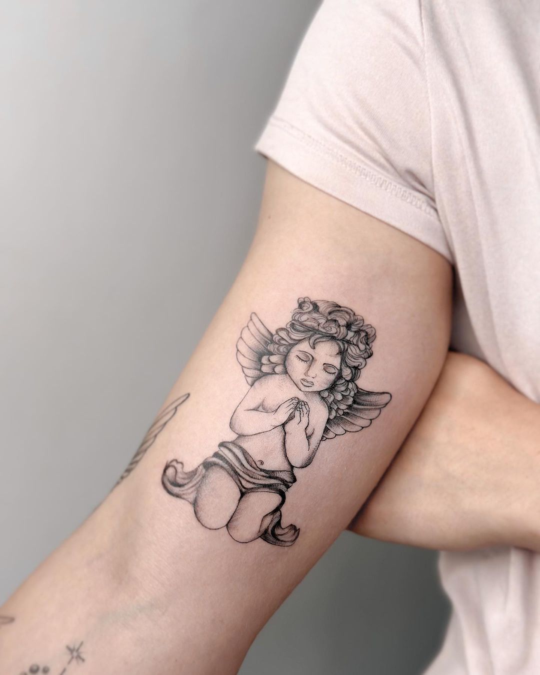 Tatuagem de anjo: 50 ideias que simbolizam amor e proteção