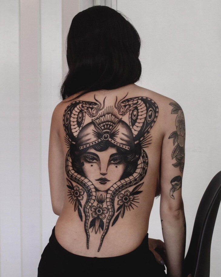 tatuagem nas costas feminina 83