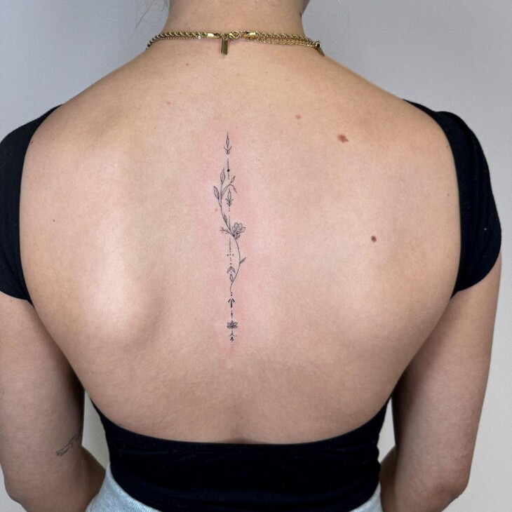 tatuagem nas costas feminina 70