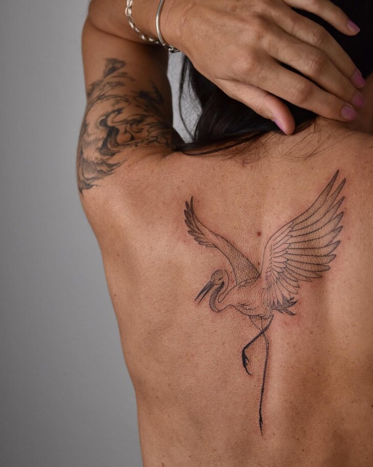 tatuagem nas costas feminina 74