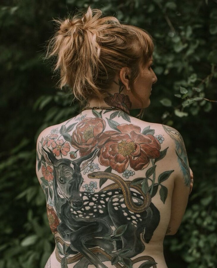 tatuagem nas costas feminina 115