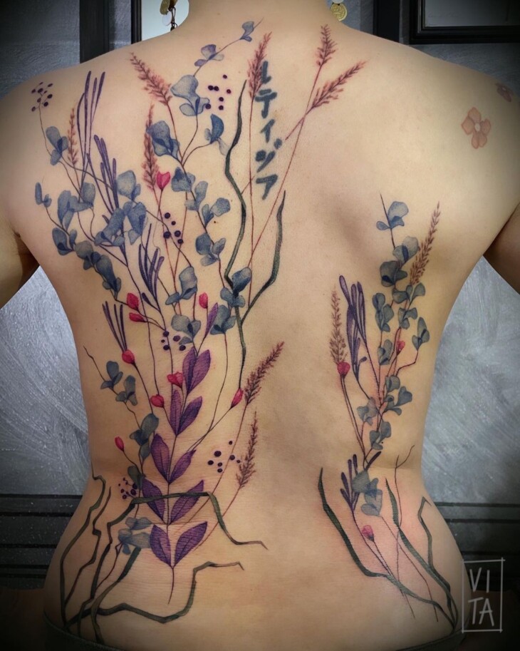 tatuagem nas costas feminina