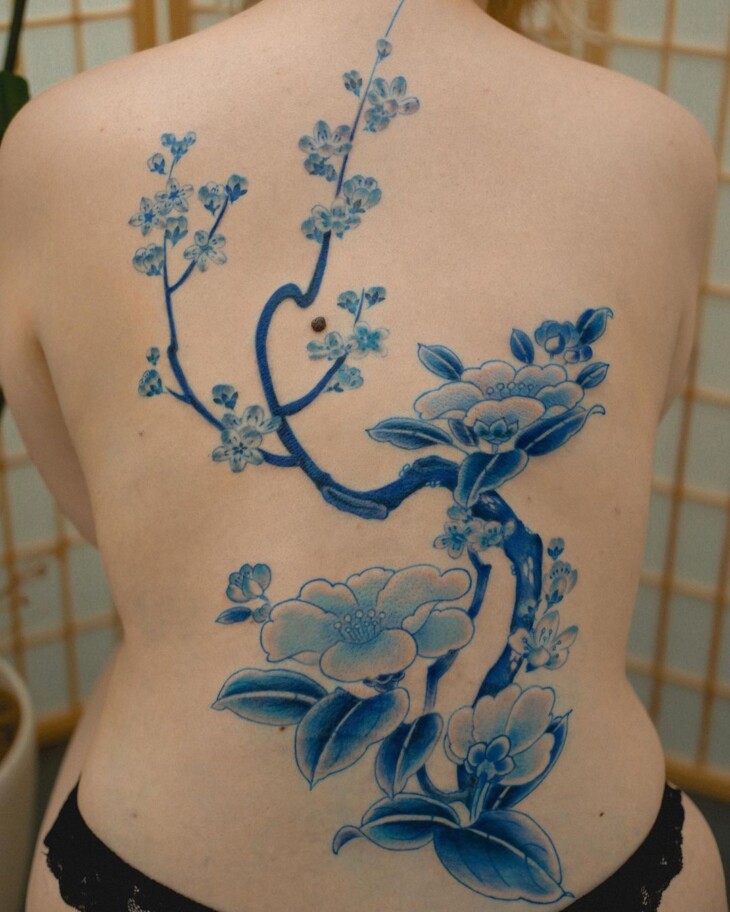tatuagem nas costas feminina 118