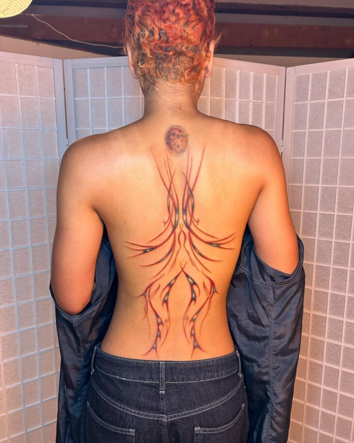 tatuagem nas costas feminina 86