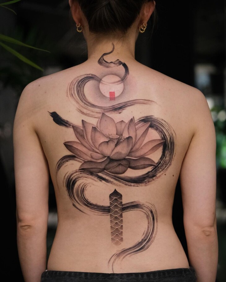 tatuagem nas costas feminina 121