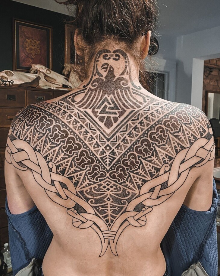 tatuagem nas costas feminina 87