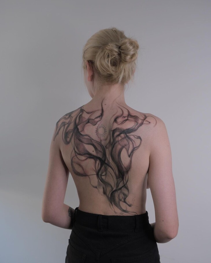 tatuagem nas costas feminina 80