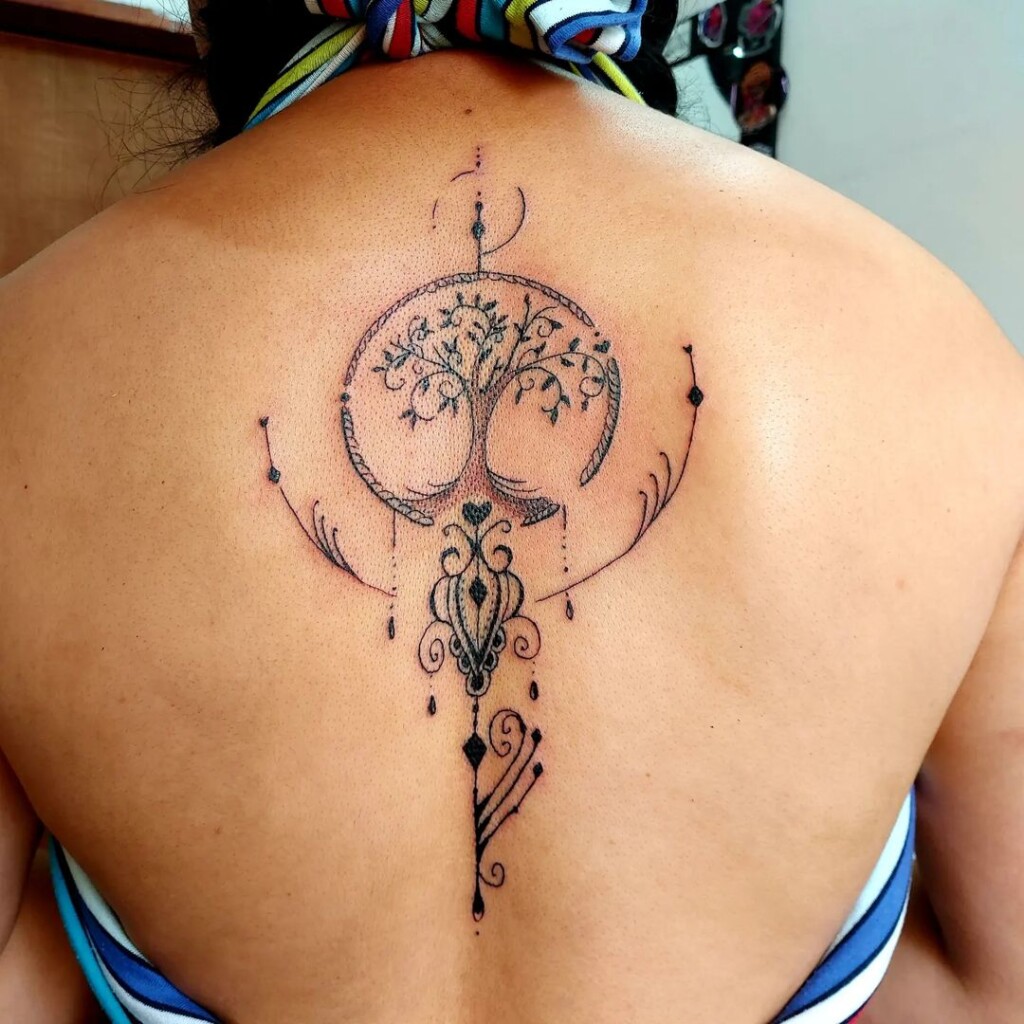 Tatuagem nas costas femininas: 70 artes para fazer a sua