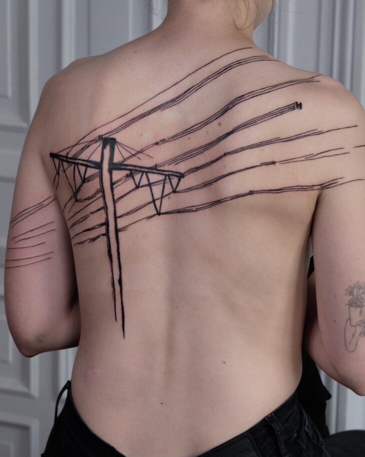 tatuagem nas costas feminina 88