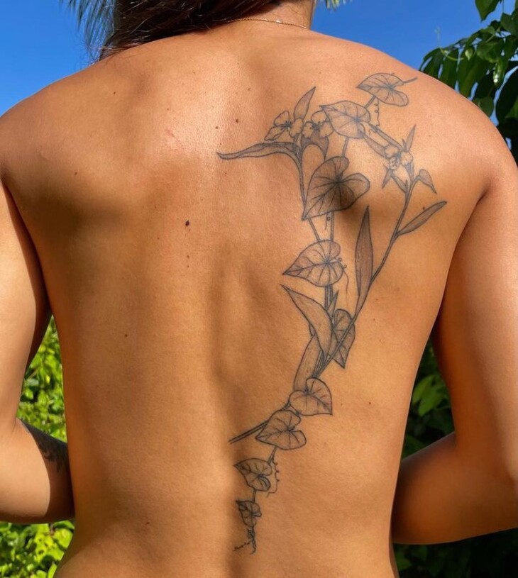 tatuagem nas costas feminina 124