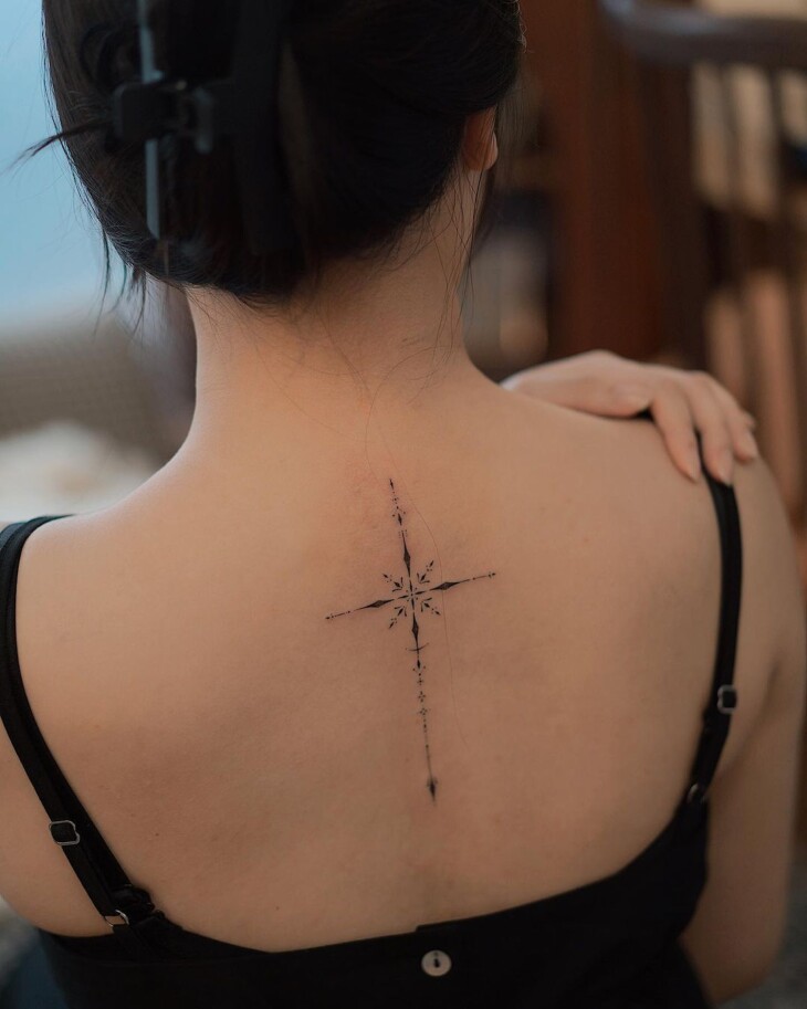 tatuagem nas costas feminina 65