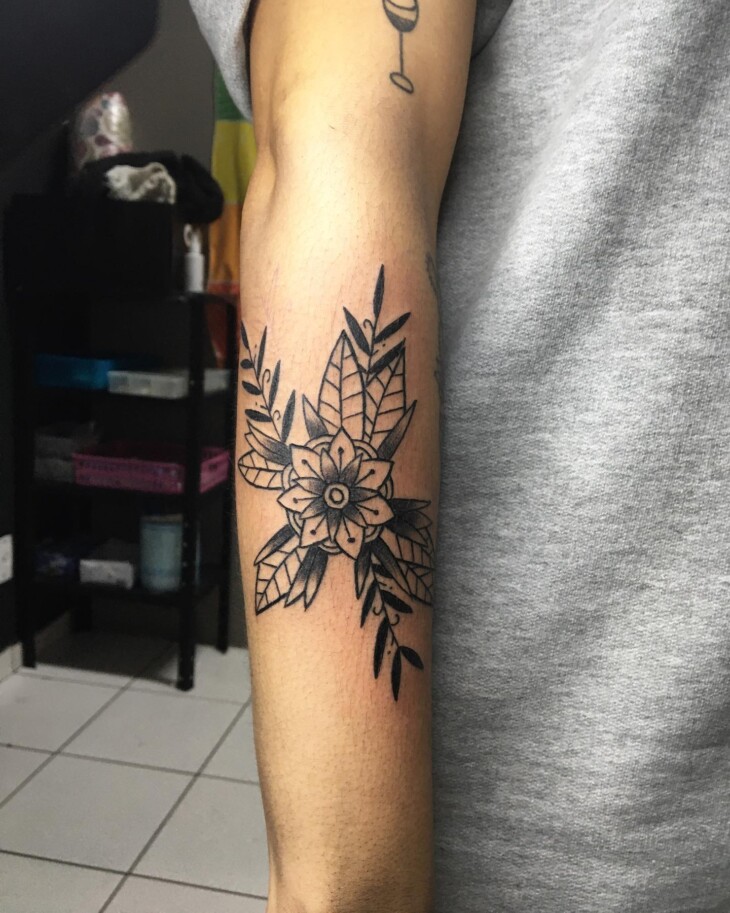 tatuagem feminina no braço 77