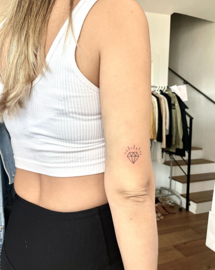 tatuagem feminina no braço 81