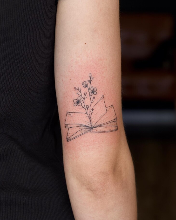 tatuagem feminina no braço 84