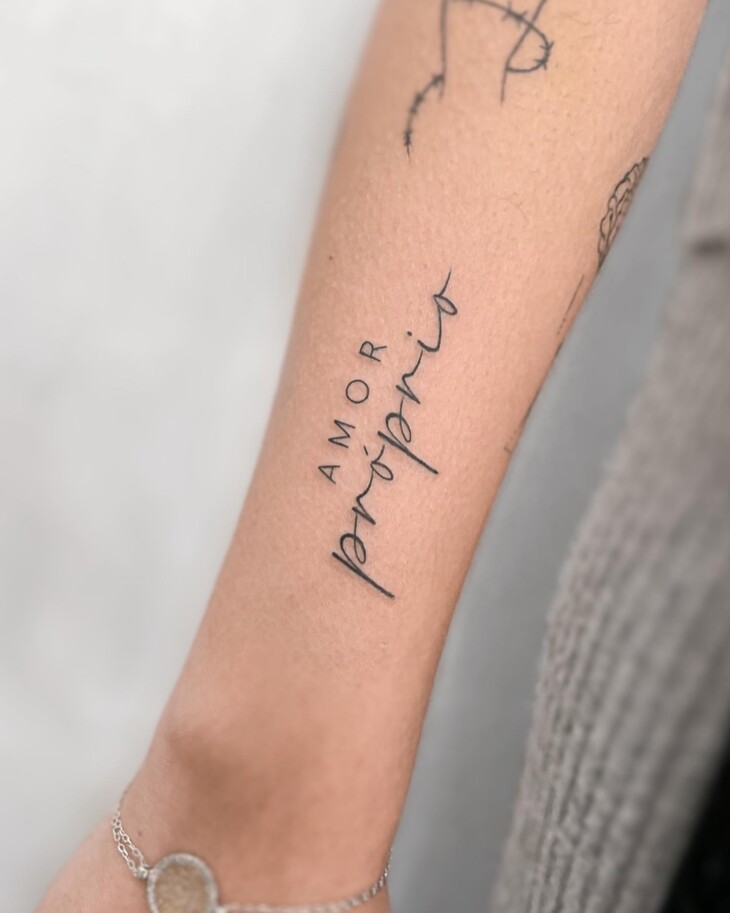 tatuagem feminina no braço 88