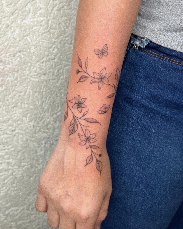 tatuagem feminina no braço 105