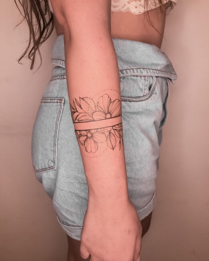 tatuagem feminina no braço 106