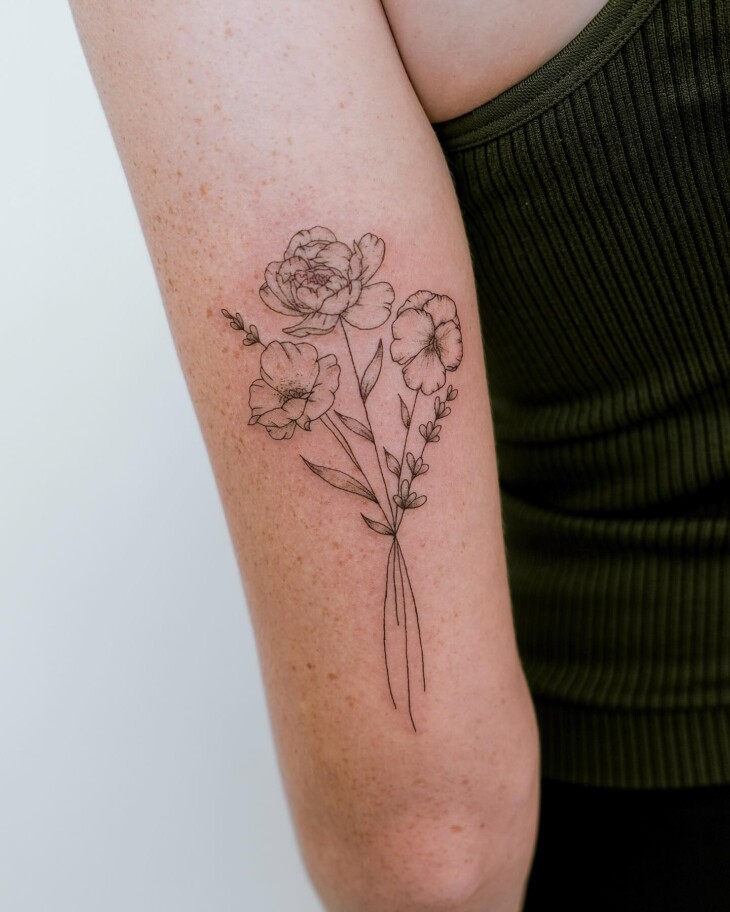 tatuagem feminina no braço 110