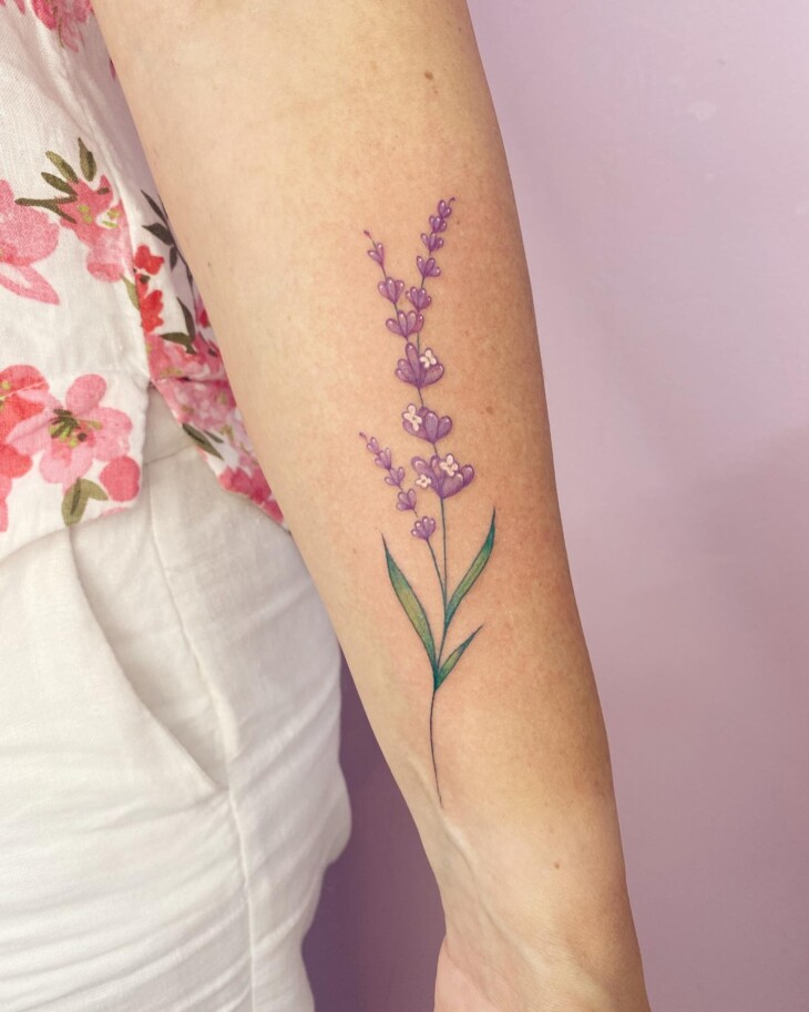 tatuagem feminina no braço 115