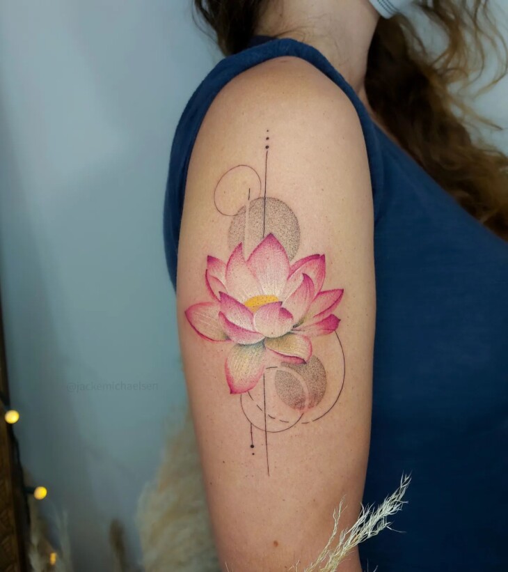 tatuagem feminina no braço 116
