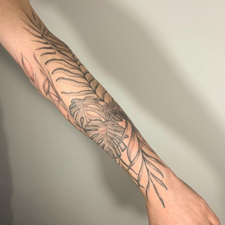 tatuagem feminina no braço 123