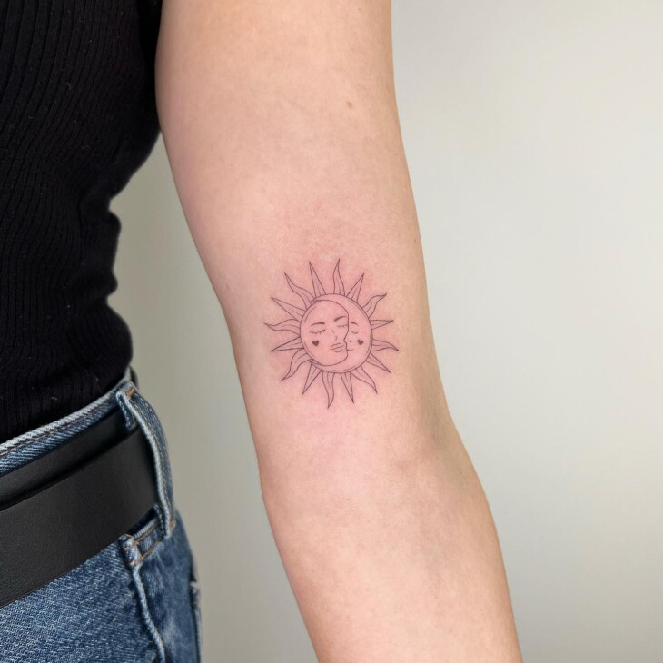 tatuagem feminina no braço 87