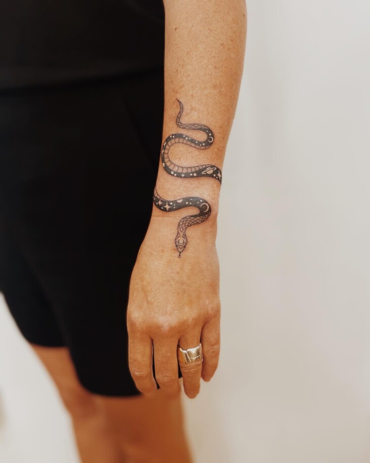 tatuagem feminina no braço 134