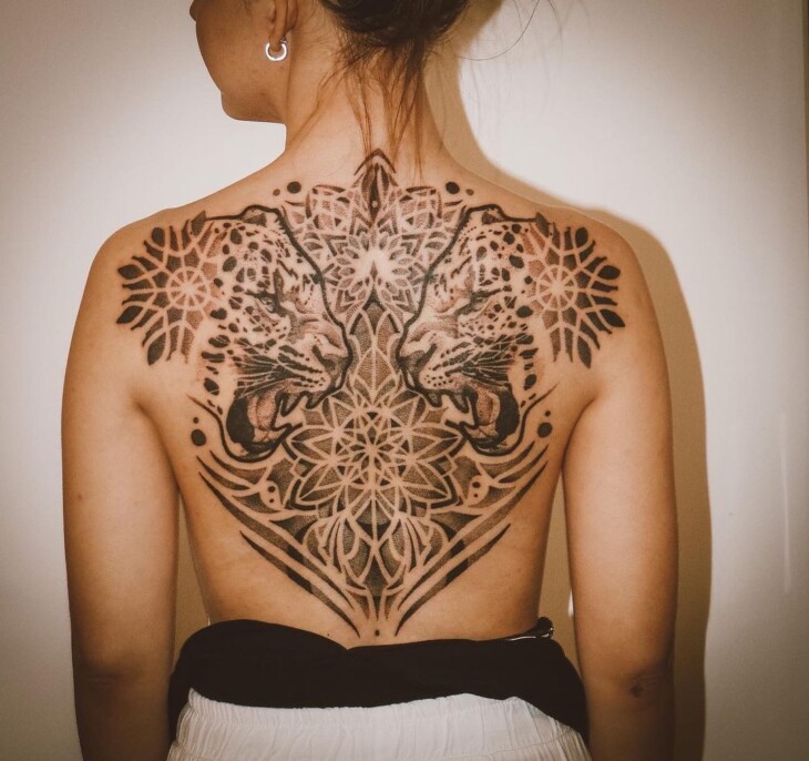 tatuagem nas costas feminina 95