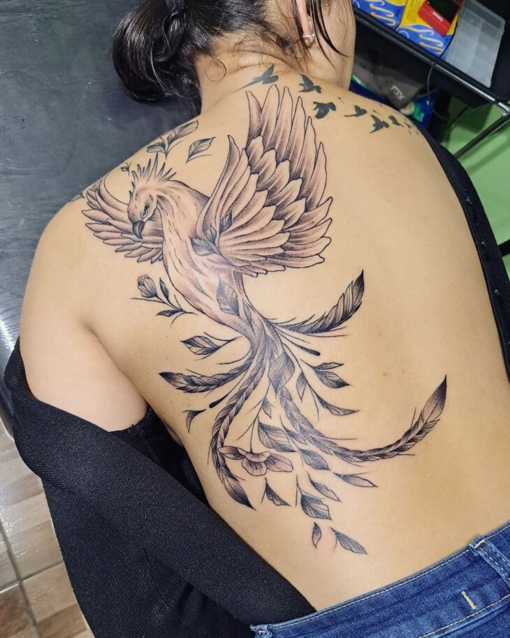 tatuagem nas costas feminina 94