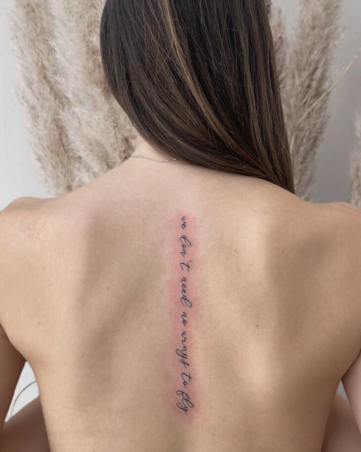 tatuagem nas costas feminina 107