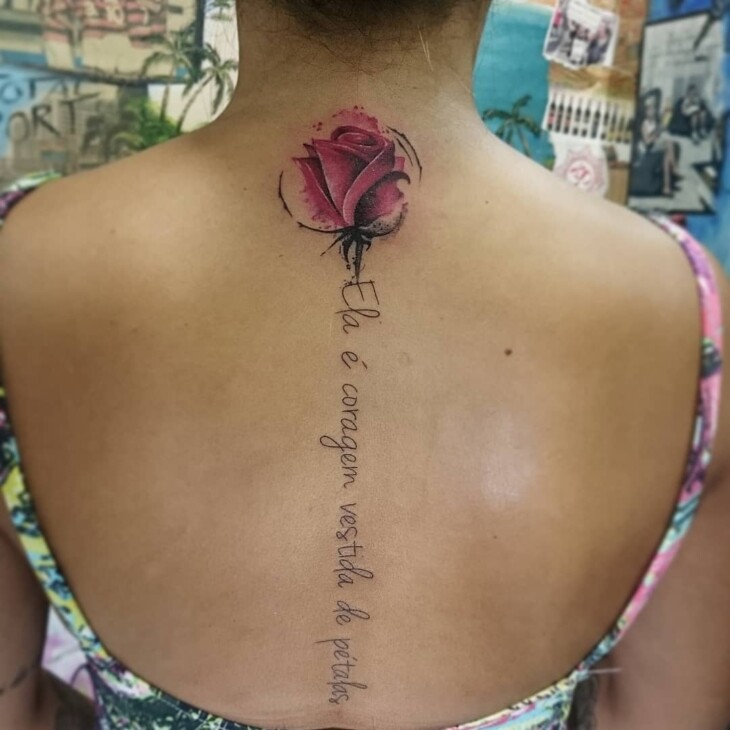 tatuagem nas costas feminina