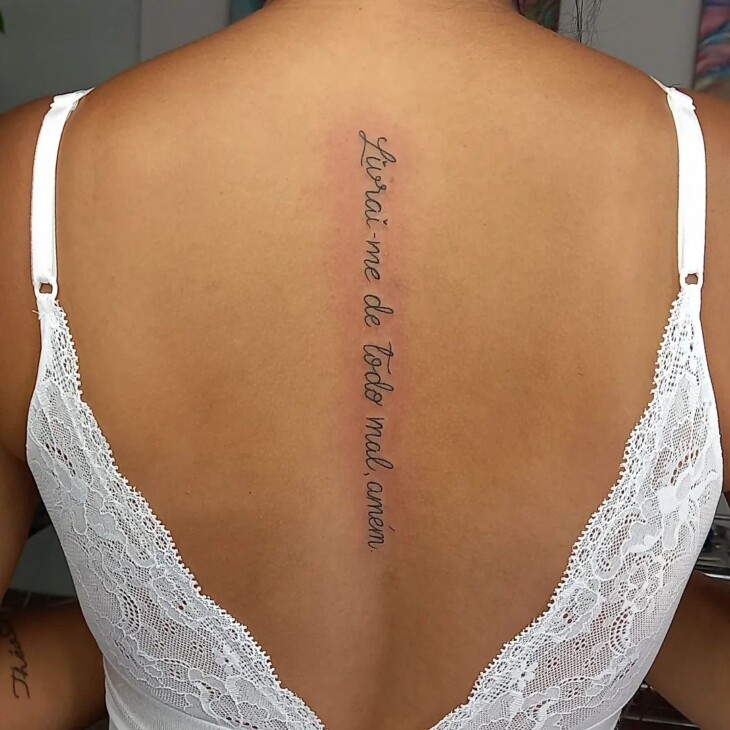 tatuagem nas costas feminina 109