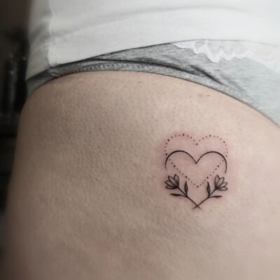 Tatuagem na bunda: 50 ideias em diferentes estilos