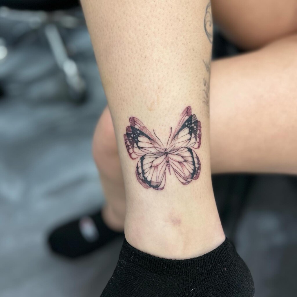 tatuagem feminina na perna