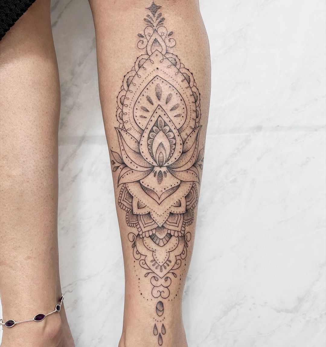 Tatuagem na canela: 55 ideias que ganharão seu coração