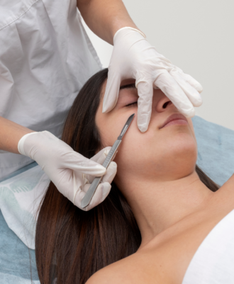 Dermaplaning: benefícios, indicações e dúvidas respondidas